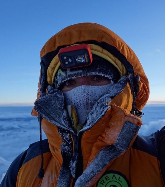 Image d'Élisabeth Revol en combinaison de ski.